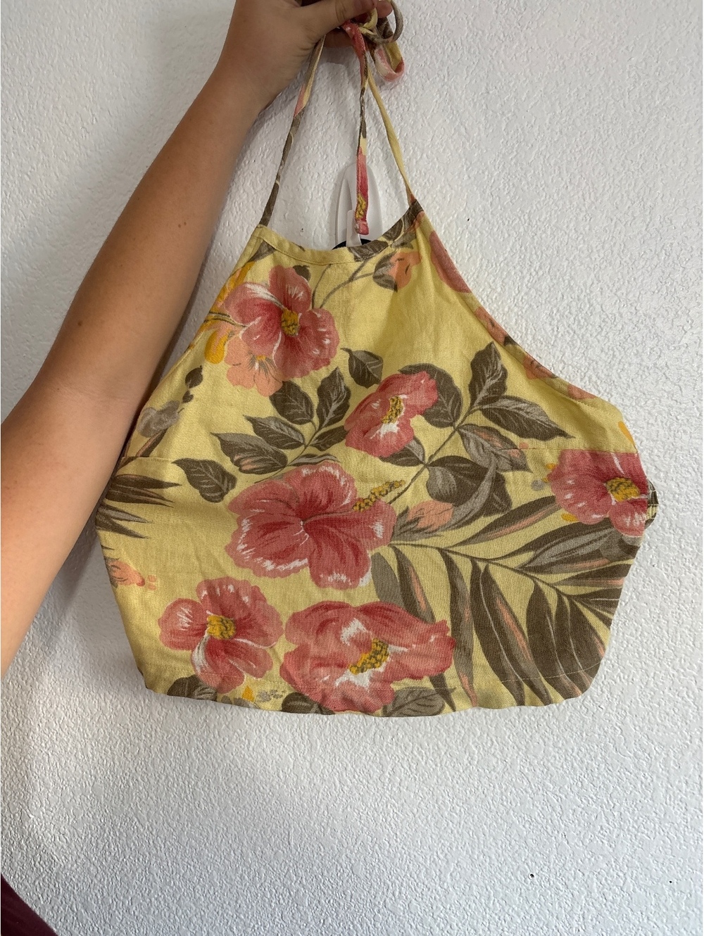 Hollister Women's Floral Yellow Halter Crop Top Size Medium
